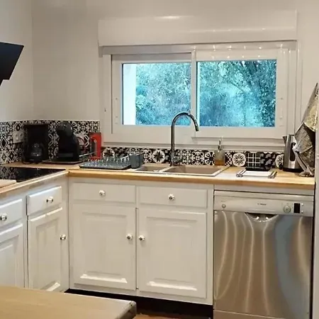 Holiday home Maison Conviviale Avec Jardin A