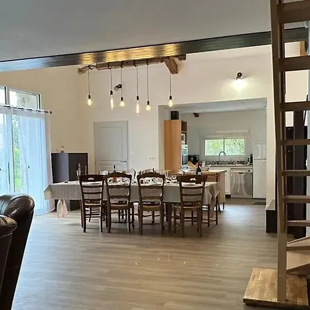 Maison Conviviale Avec Jardin A *
