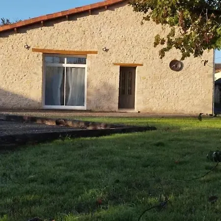 Holiday home Maison Conviviale Avec Jardin A
