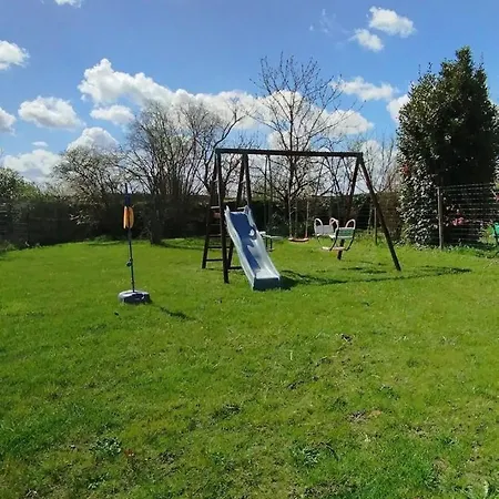 Dom wakacyjny Maison Conviviale Avec Jardin A