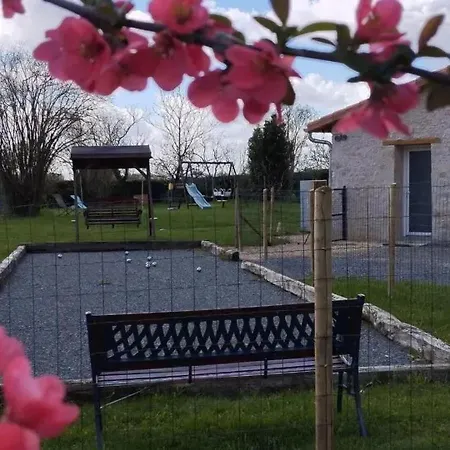 Holiday home Maison Conviviale Avec Jardin A