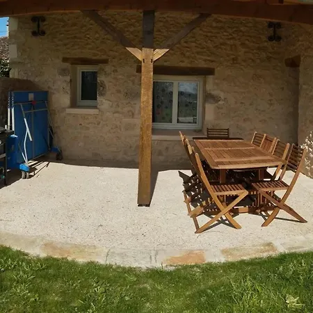 Holiday home Maison Conviviale Avec Jardin A