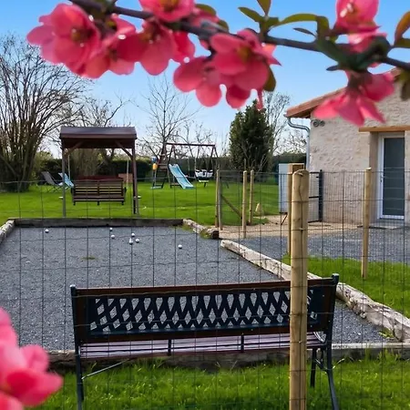 Maison Conviviale Avec Jardin A Ferienhaus