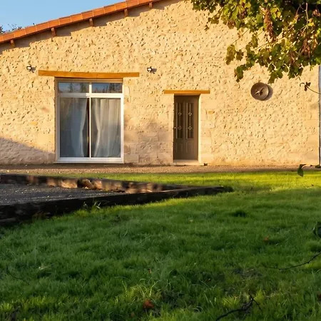 Maison Conviviale Avec Jardin A Saint-Maurice-la-Clouere