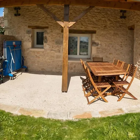Maison Conviviale Avec Jardin A Saint-Maurice-la-Clouere
