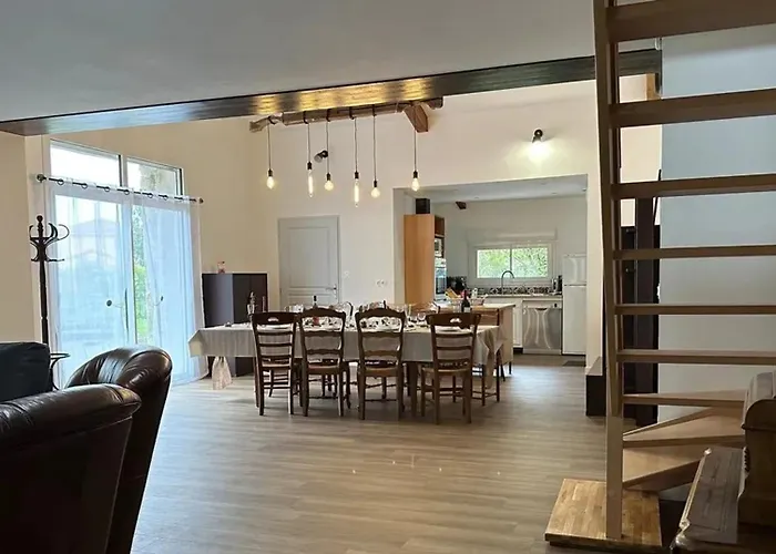 Maison Conviviale Avec Jardin A *